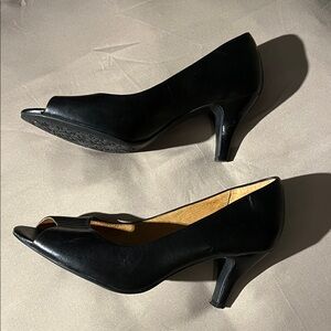 Clarks Classic Black Heels 7 leather office or dressy quality comfort